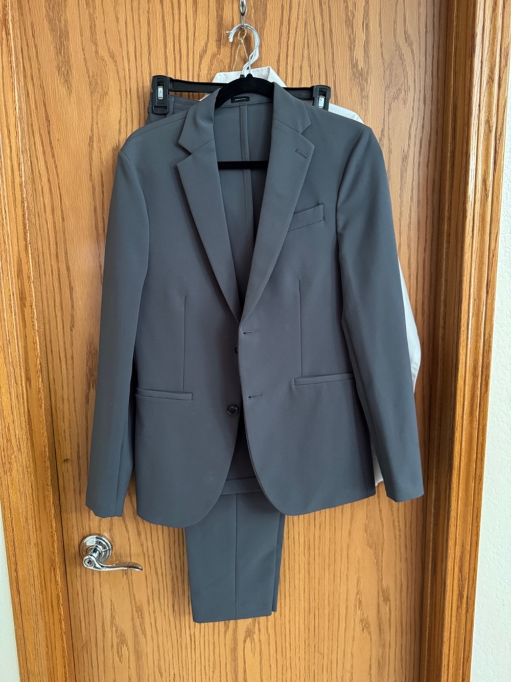 Men's Gray Three-Piece Suit Blazer and Trousers and white button up shirt